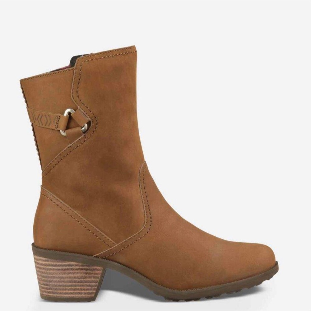 Like new Teva Foxy boots